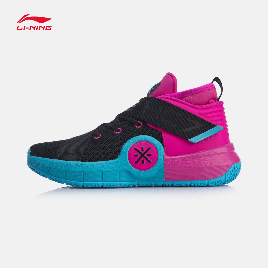 mid top sports shoes