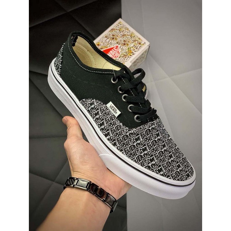 black low top vans mens