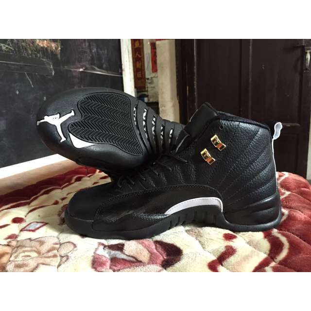 black jordan 12 mens