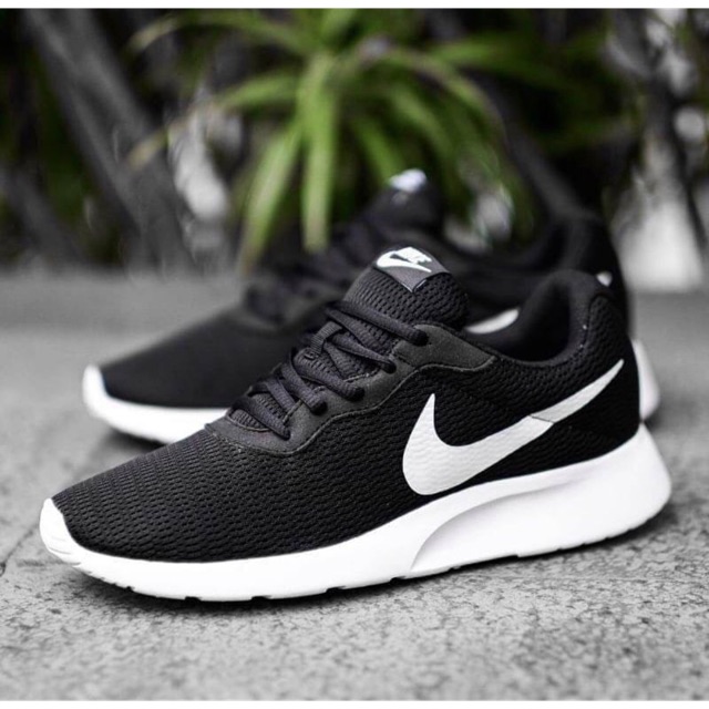 nike black trainers