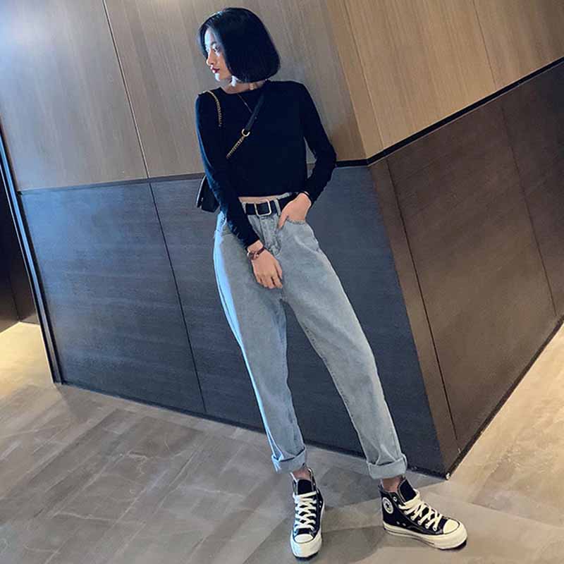 mom jeans and vans outfit