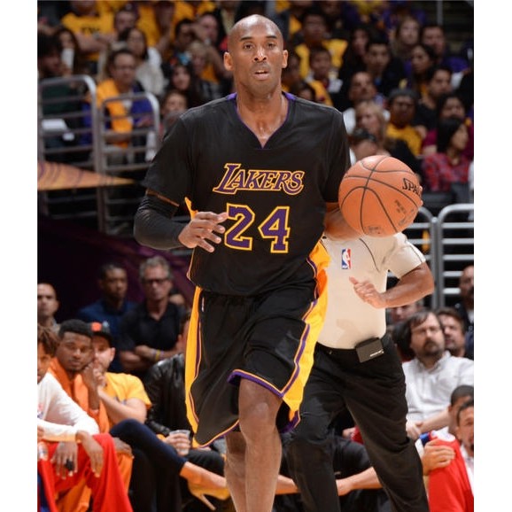 kobe in black jersey