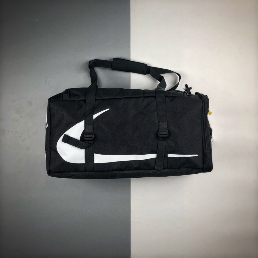 white nike duffle bag