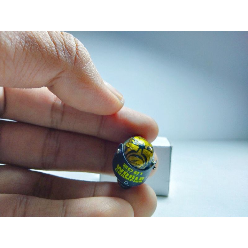 Miniature Helmet Fabio Quartararo world champion 2021 118. Scale