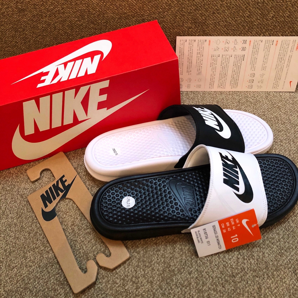 nike benassi mismatch slides