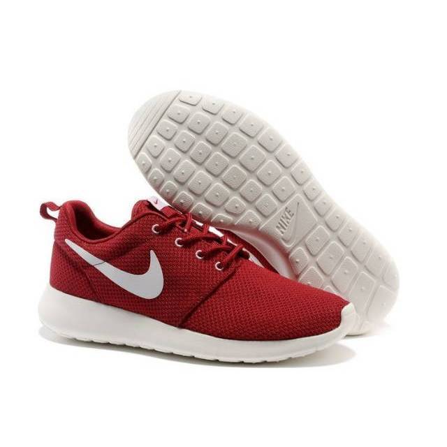 nike roshe run maroon