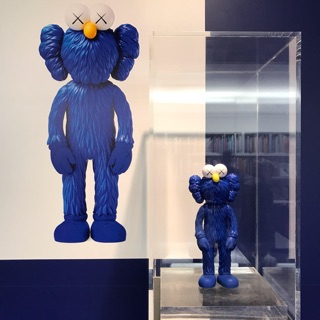 KAWS BFF MoMA EXCLUSIVE BLUE カウズ 新品未開封 - nextcard.vn