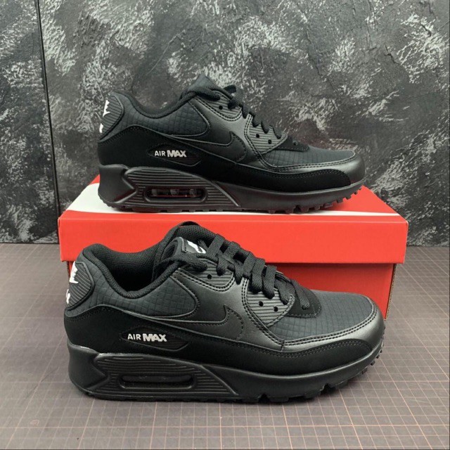 air black sports shoes