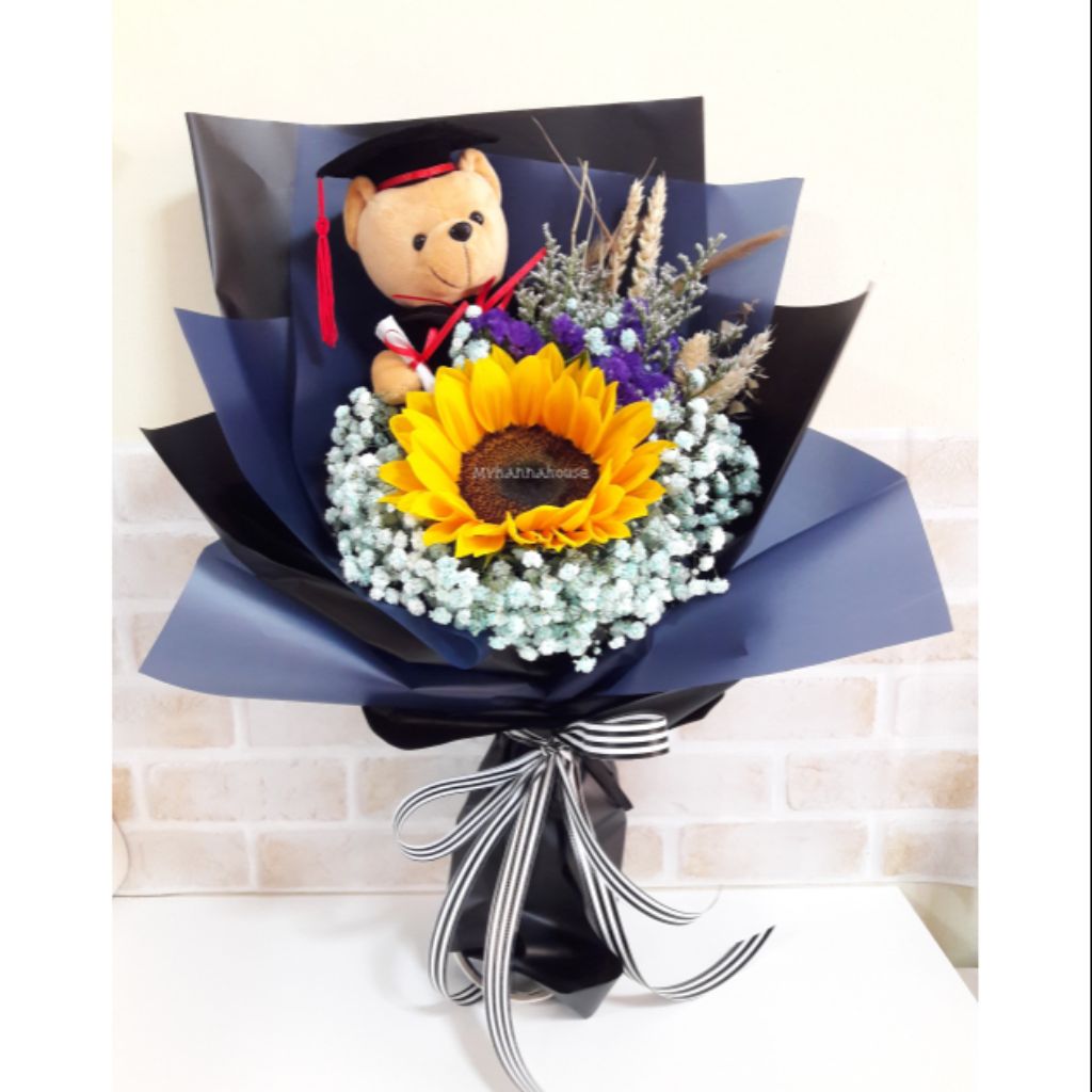 graduation bear bouquet