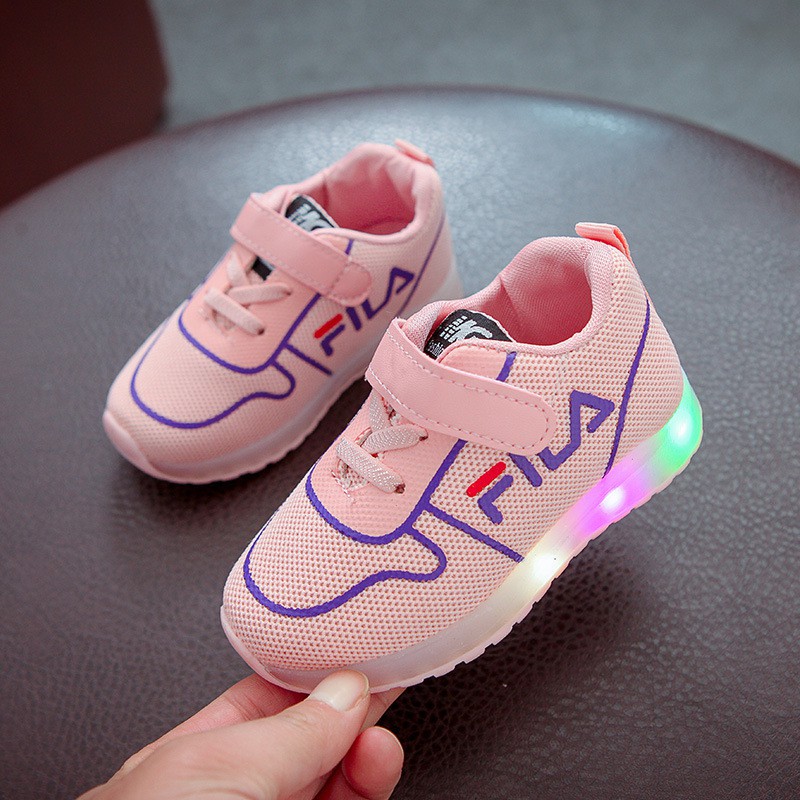 kids white sports shoes