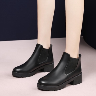 Image of Women's Black Chelsea Boots, Round-toe Ankle Boots