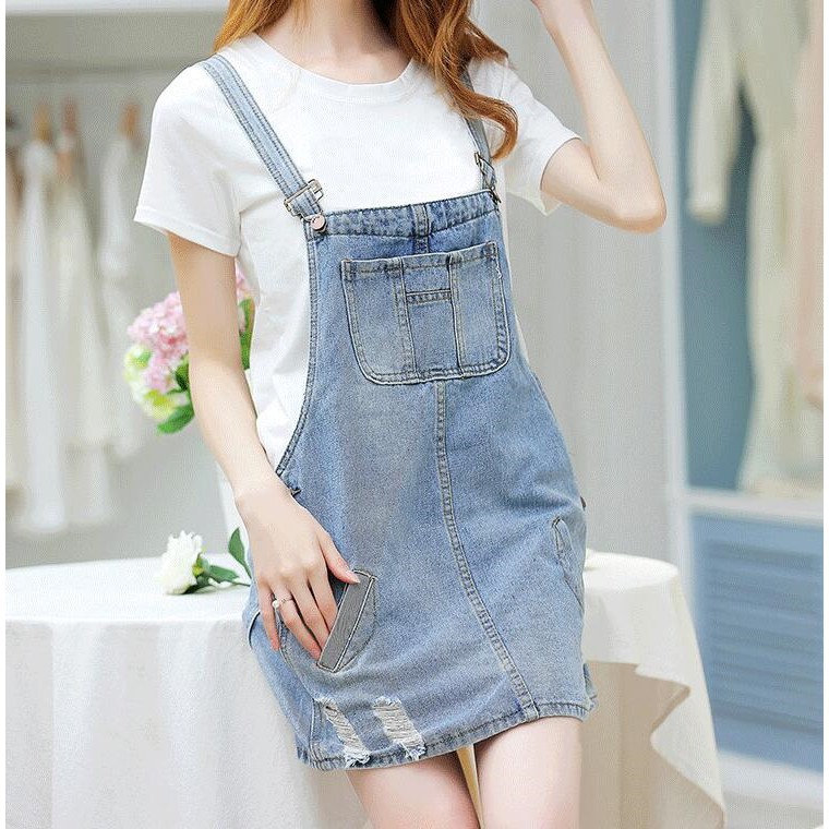 denim outfit for pregnant