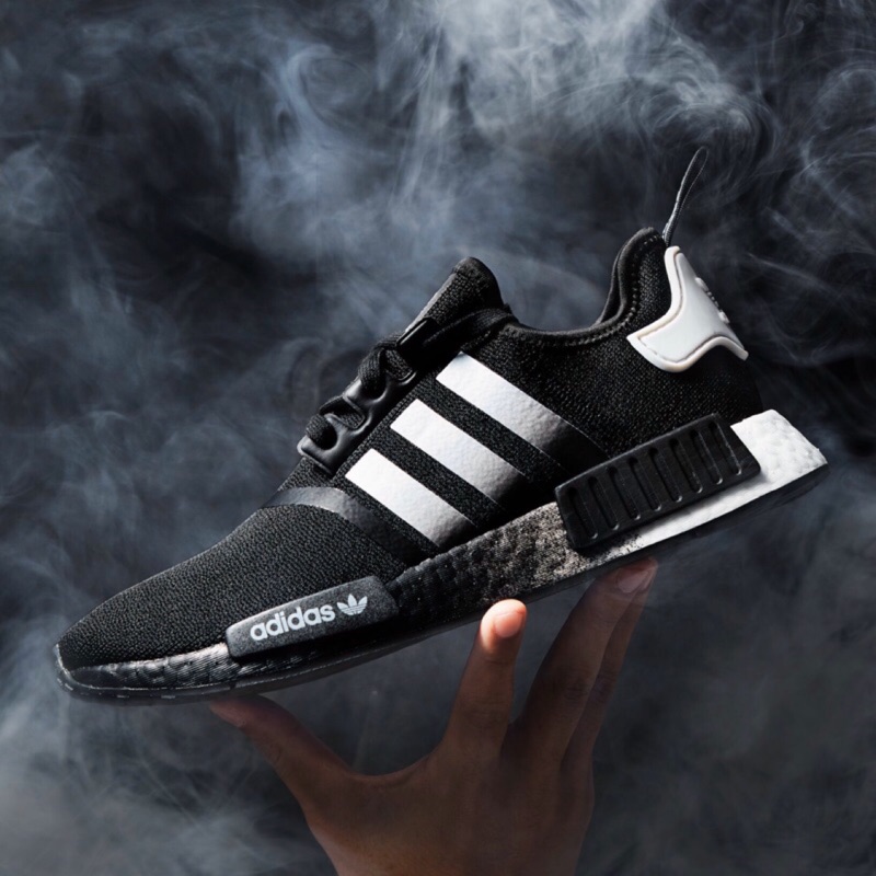 adidas nmd r1 black and white
