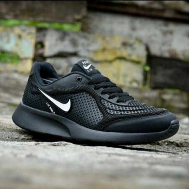 black nike shoes for school