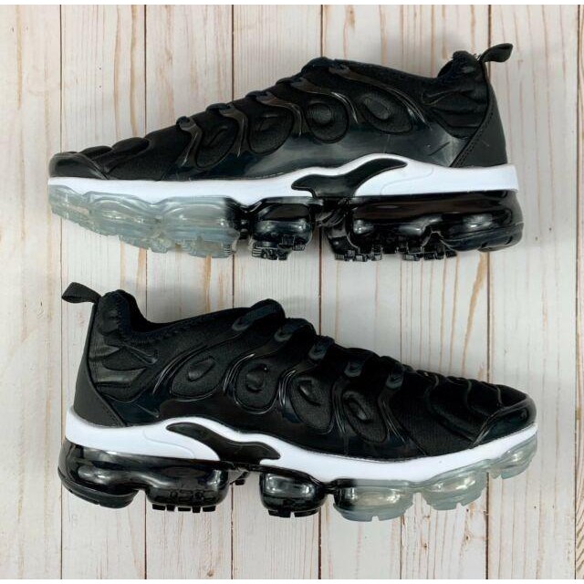nike vapormax plus black price