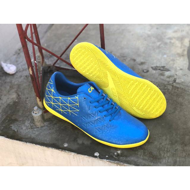 futsal shoes sports direct