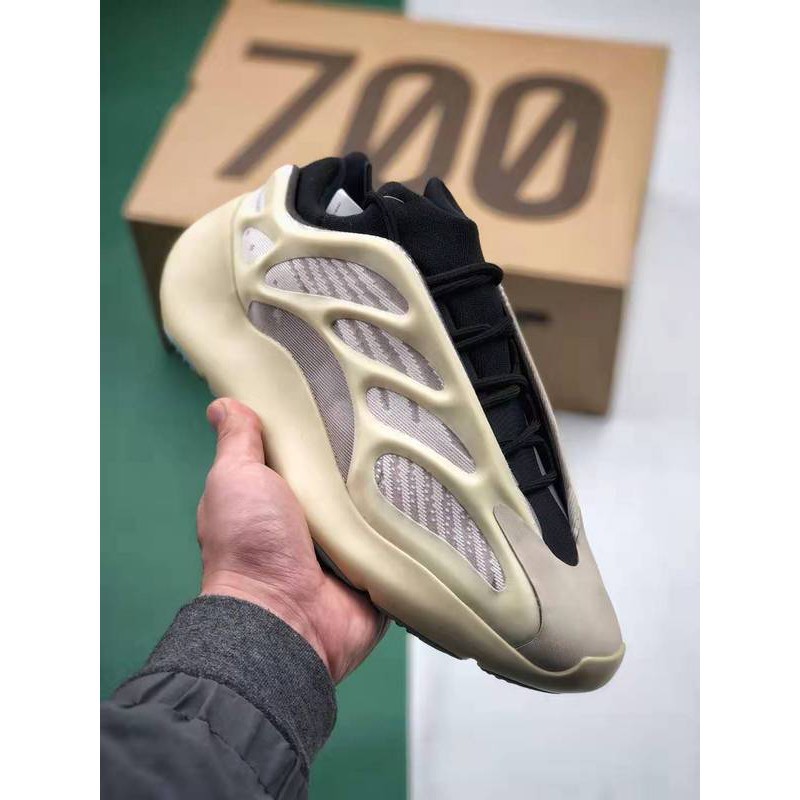 adidas yeezy boost runner 700