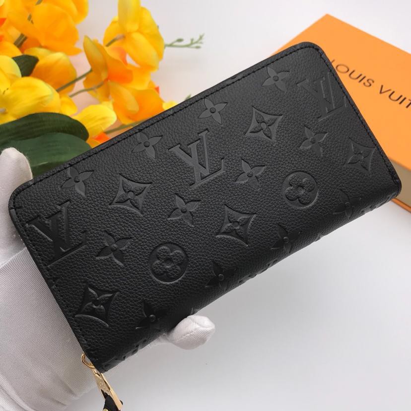 Real shot Louis Vuitton zipper wallet for boys LV diamond embossed wallet wallet wallet men ...