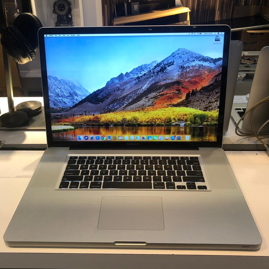 Pre Owend Macbook Pro 17 Inch Early 11 Shopee Singapore