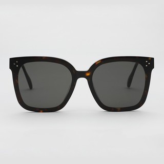 ceramic pot with legs