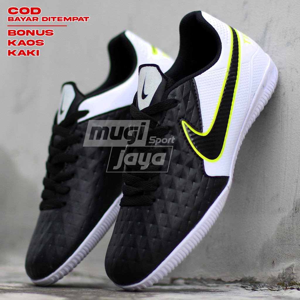 nike futsal shoes singapore