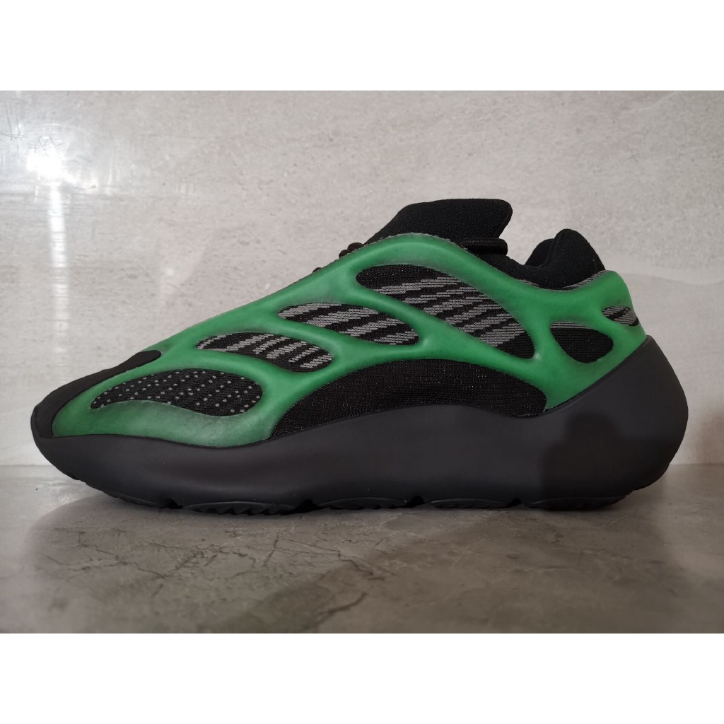 yeezy 700v3
