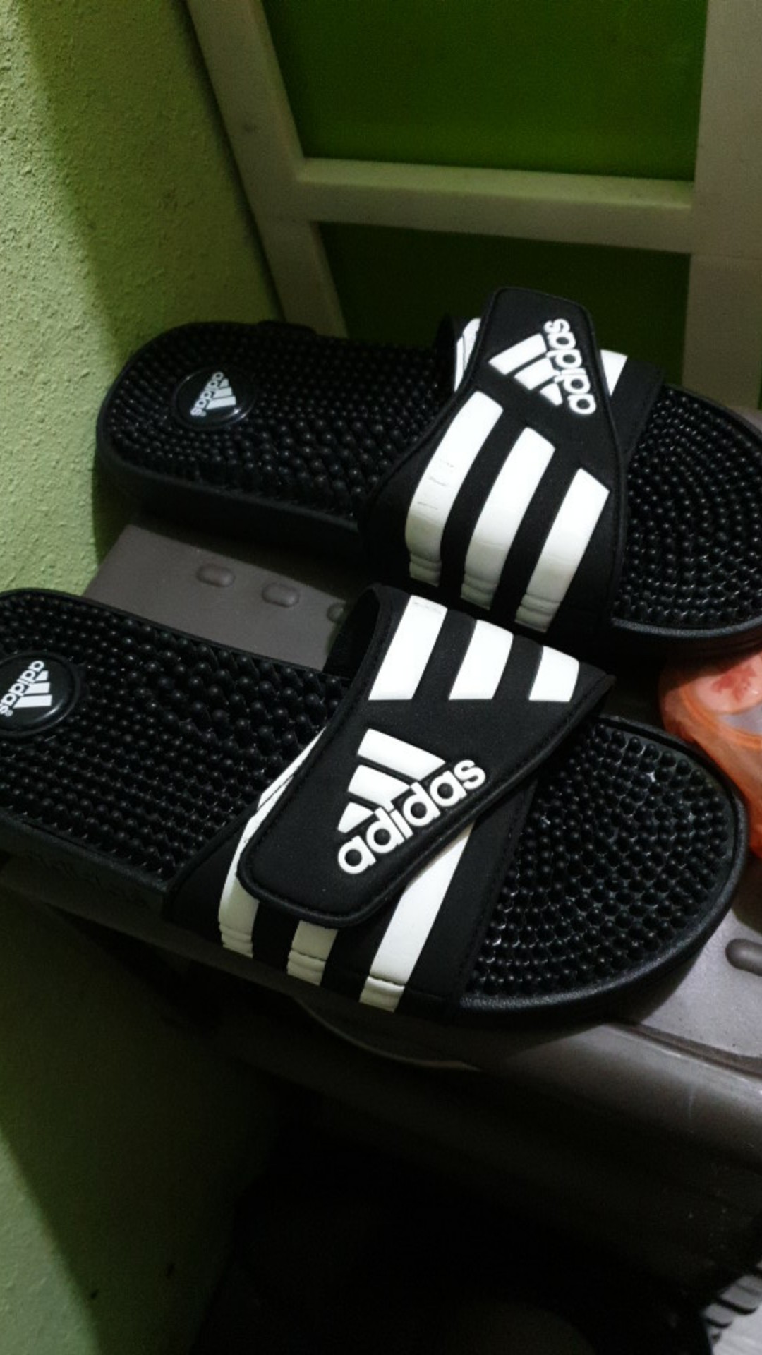 adidas slides massage