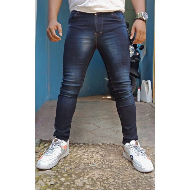 latest men's jeans