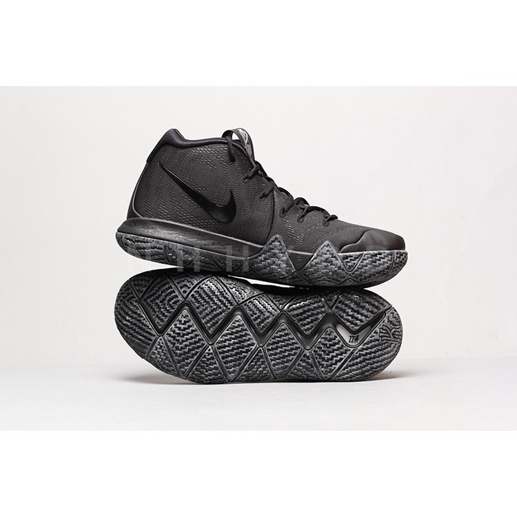 all black nike shoes mens
