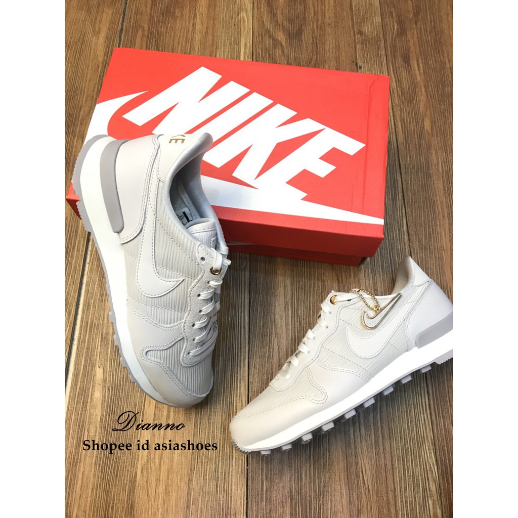 nike internationalist singapore