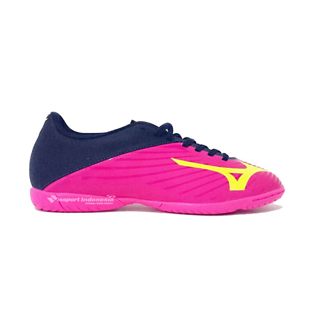 wide futsal shoes