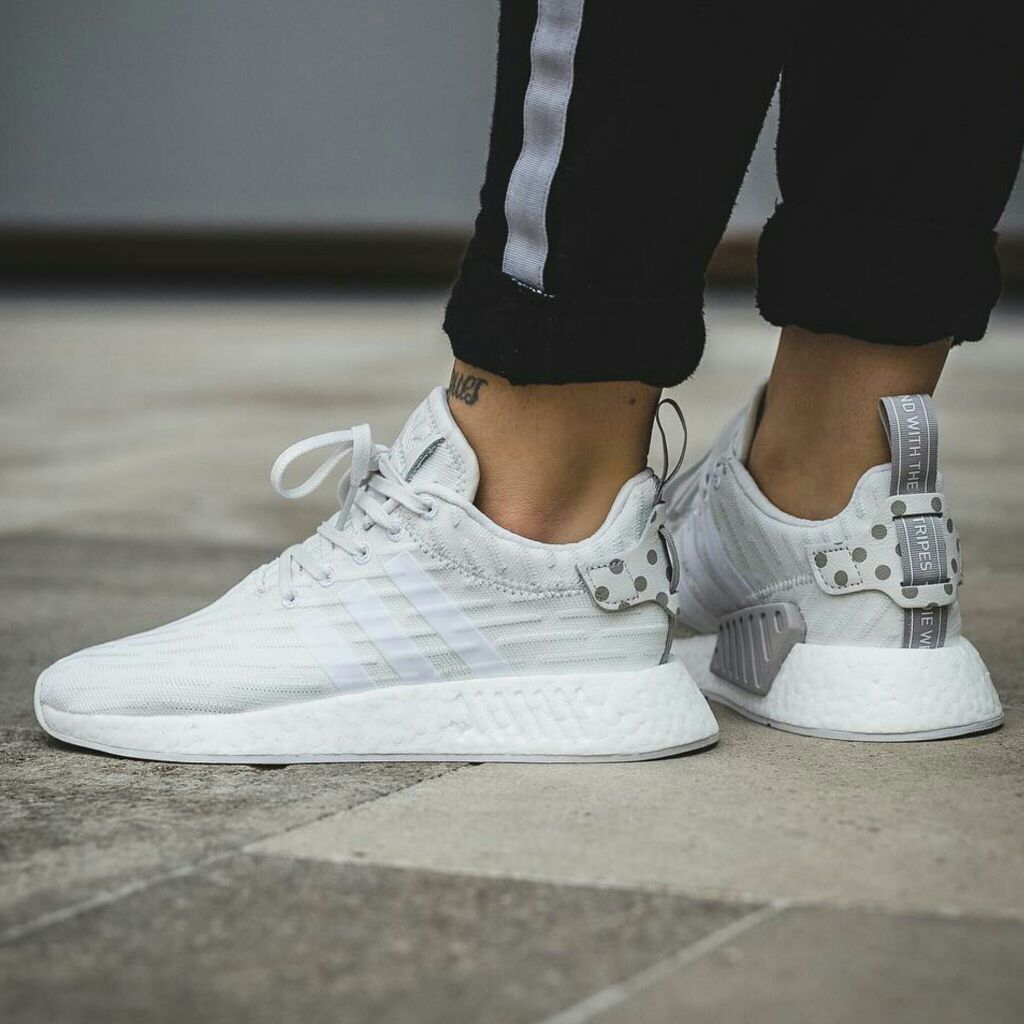 adidas nmd r2 triple white