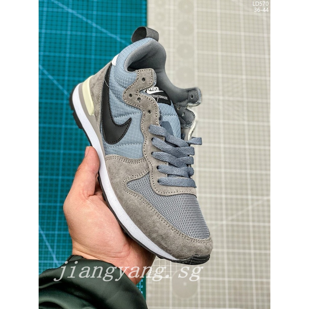 women's throwback nike shoes