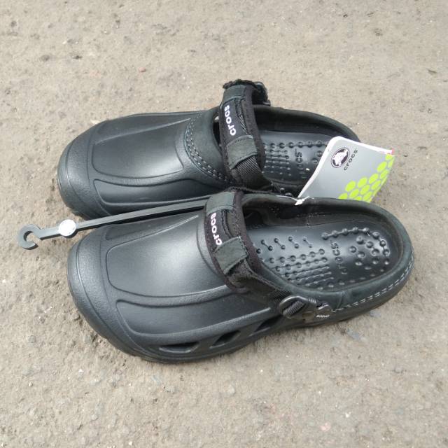 sandal crocs shopee