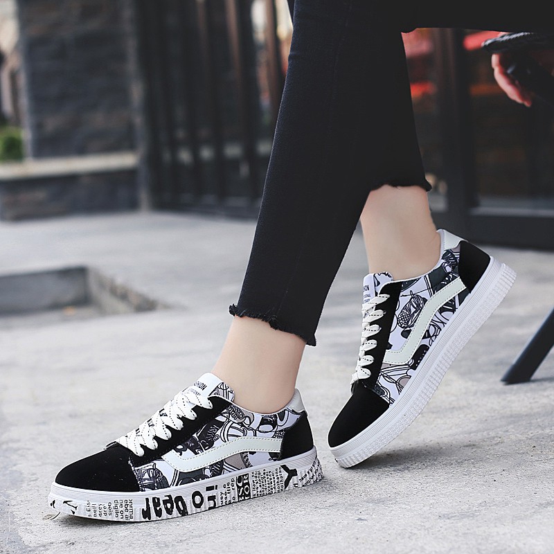 READY STOCK Graffiti Fashion Plus Size 34-45 Unisex Men's Shoe Women's Couple Sneakers Low Canvas Shoes