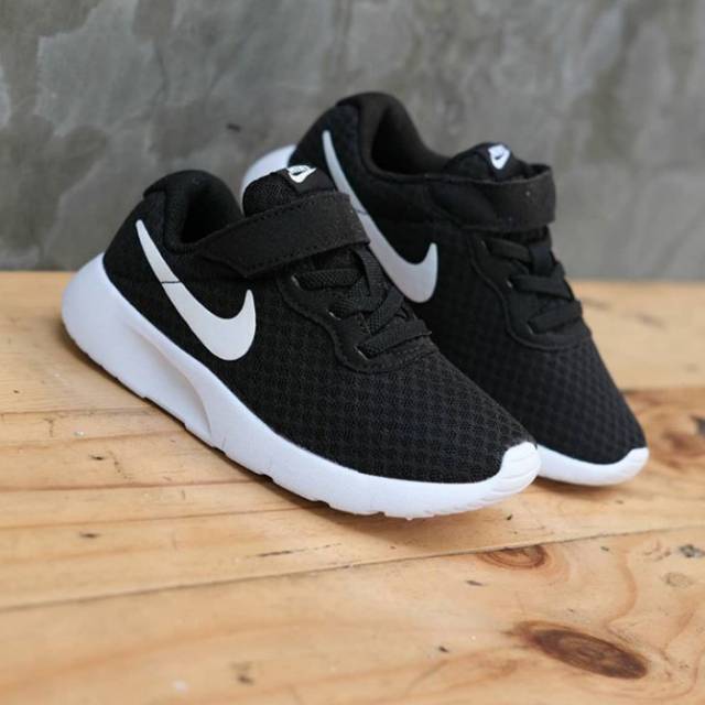 big kids nike sneakers