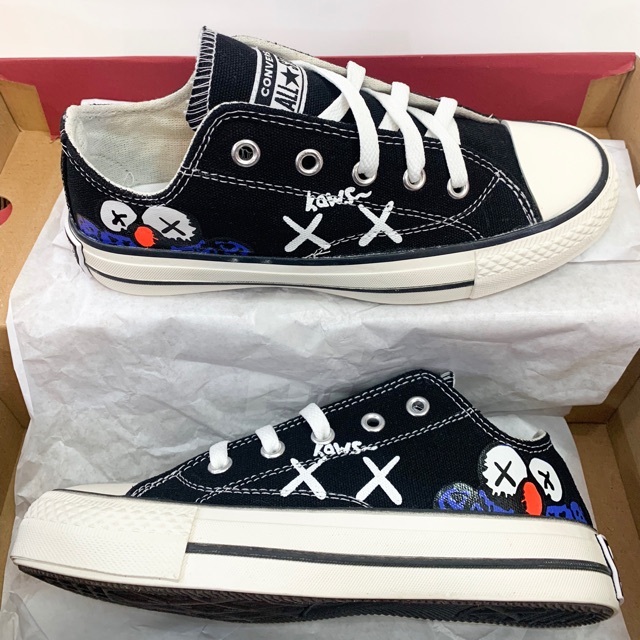 harga converse x kaws