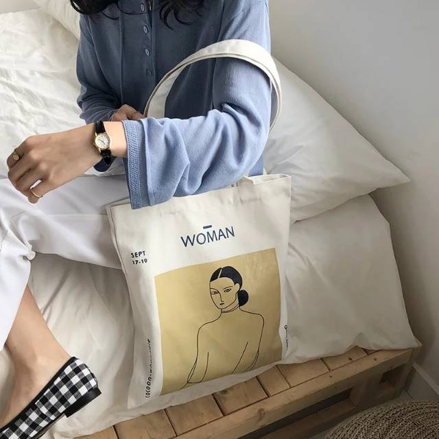 woman tote