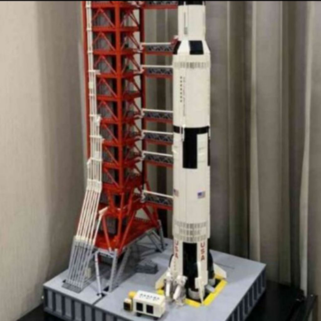 lepin saturn v launch tower
