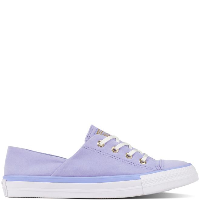 chuck taylor all star coral ox