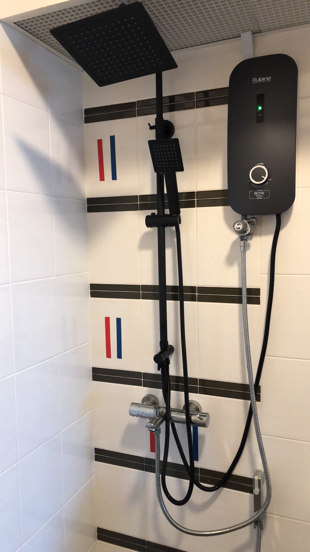 Rubine RWH933B Instant Heater with CLASSICAL BLACK Rain Shower Set