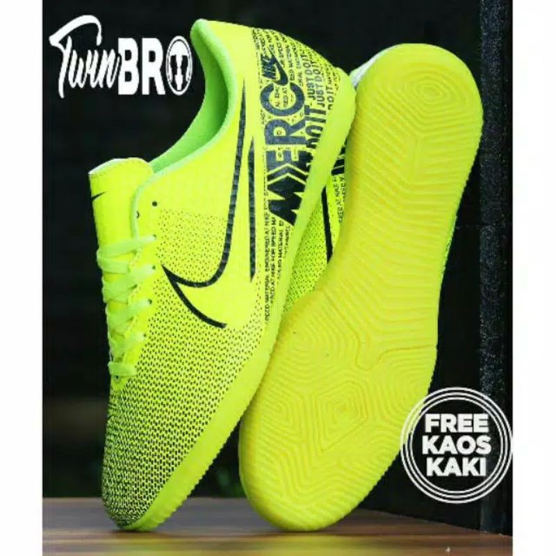 nike futsal shoes 2018