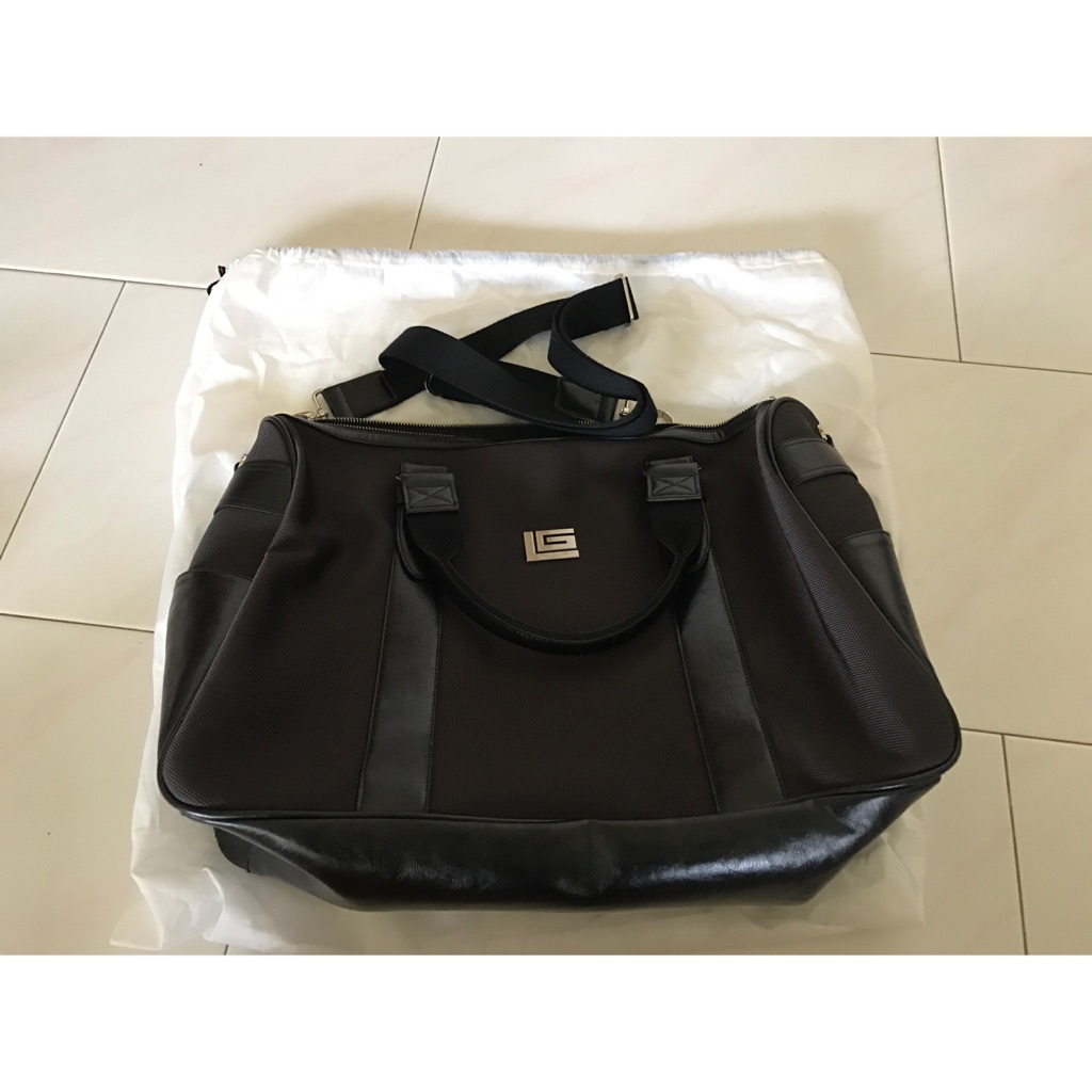 guy laroche sling bag