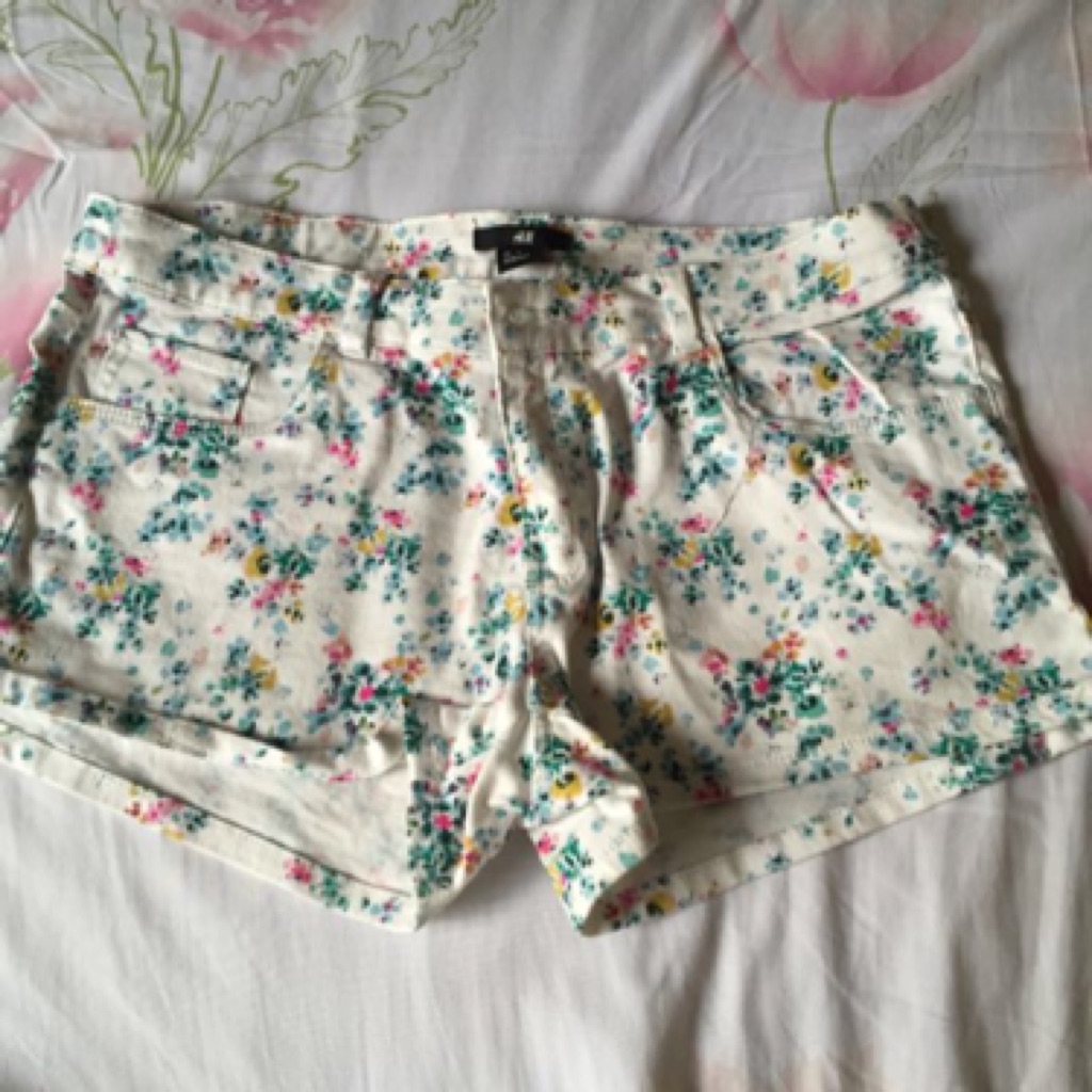 h&m floral shorts