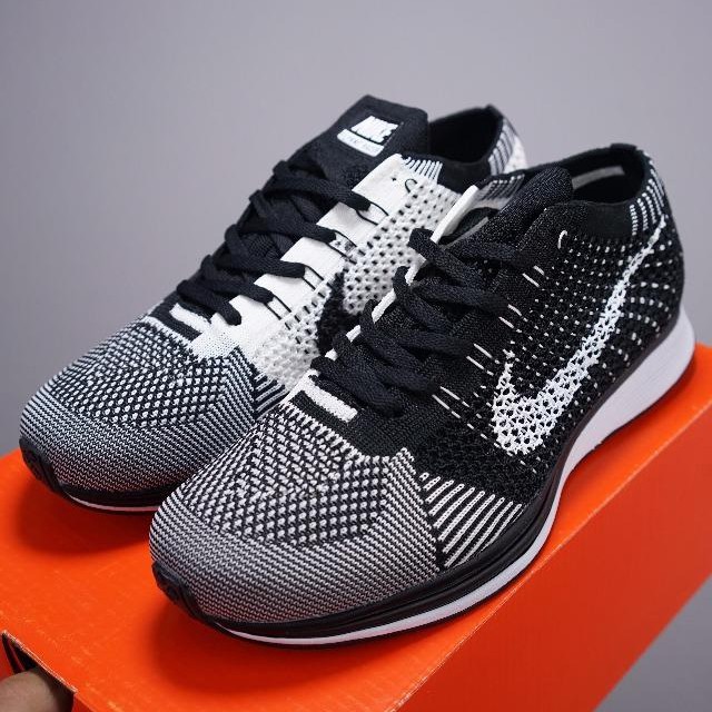 nike flyknit racer weight