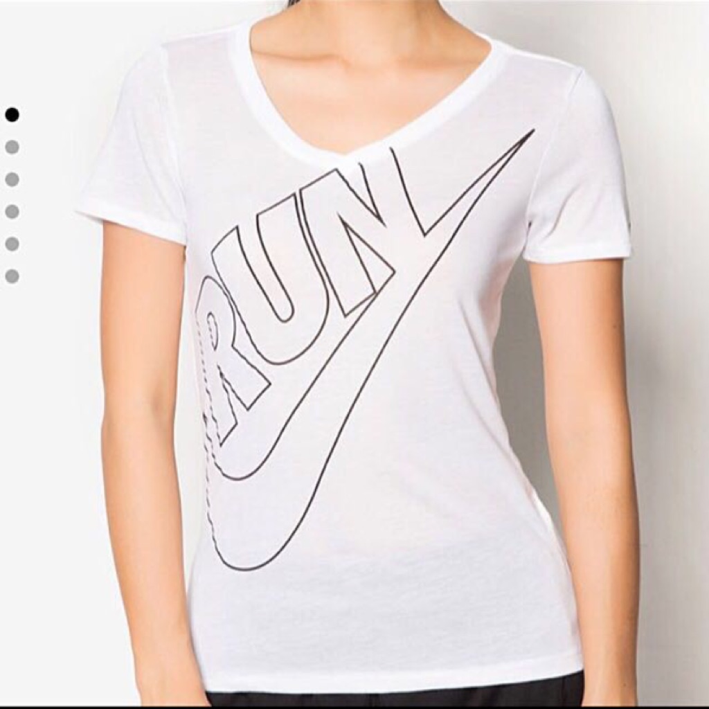 white nike tee women's