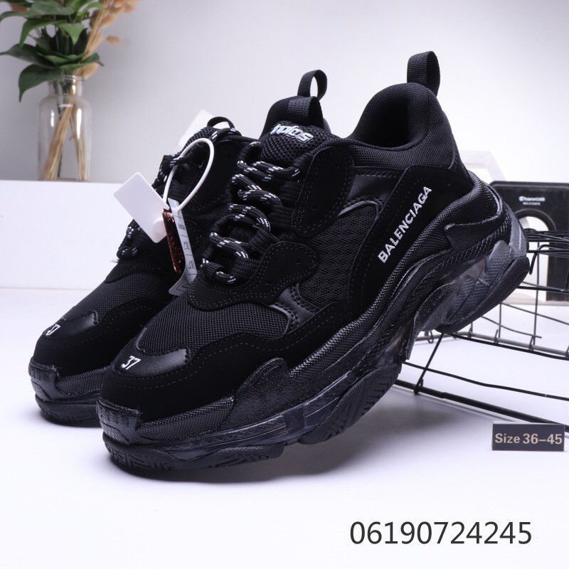 SieU PHaM TẶNG TẤT GiaY BALENCiAGA TRiPLE S