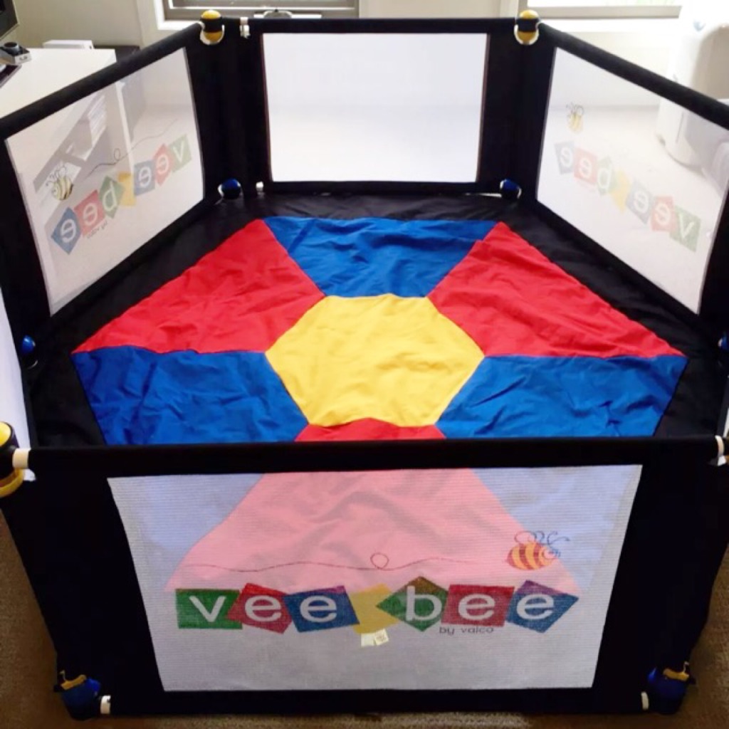 vee bee hexagon playpen