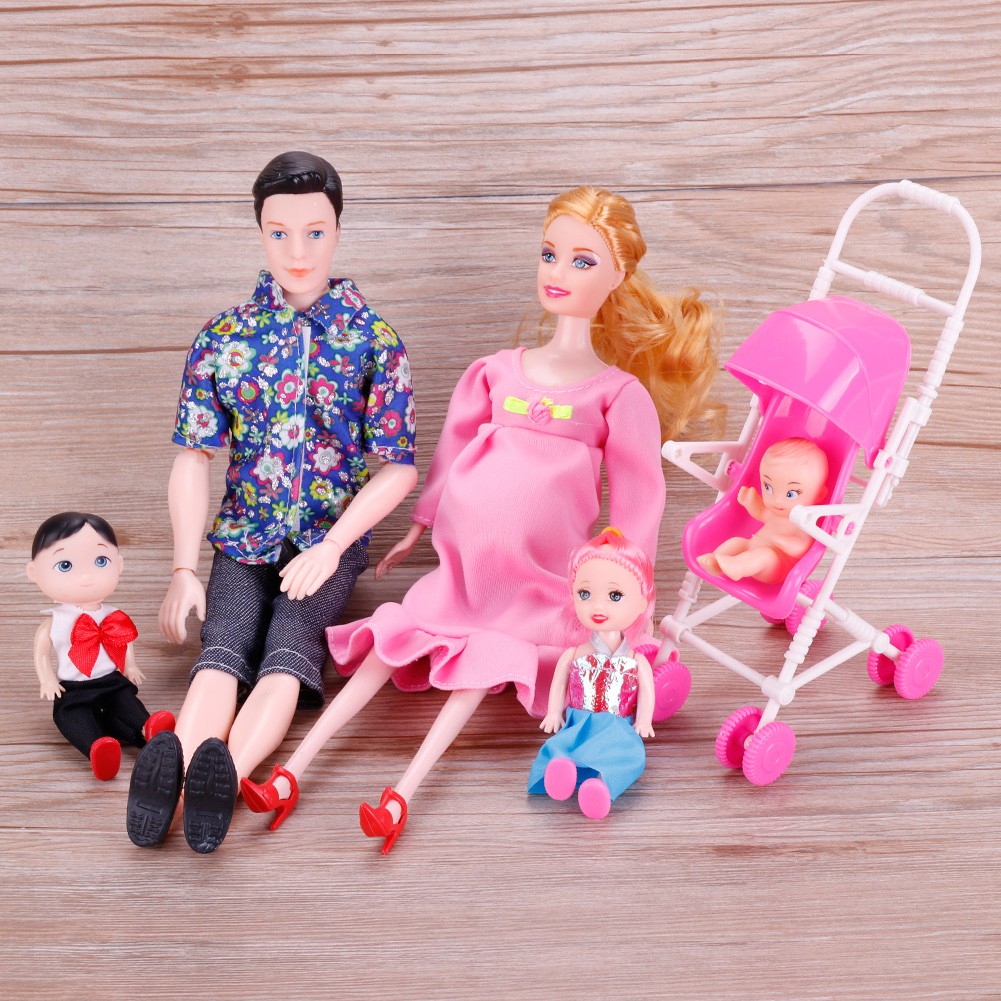 Она это игрушка мама. Куклы Барби семья в наборе. Кукла малыш.