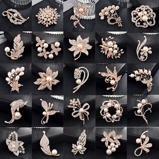 Image of 【In Stock】2022 Korean Hot Sale Pearl Flowers Brooch Rhinestone Brooches Elegant Pretty Pin Pearl Brooch Clothing Pop Accessories精致华丽胸针